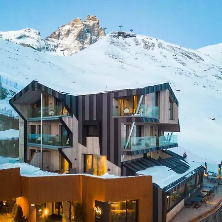 فندق Bergman Mountain 4*